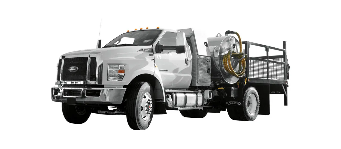 A white P&D 900 truck with a flatbed and vacuum equipment attached at the rear.